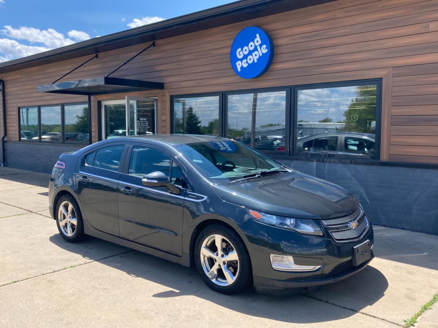 2014 Charcoal Chevrolet Volt Premium (1G1RB6E47EU) with an ELECTRIC engine, Continuously Variable Transmission transmission, located at 1800 South Ihm Blvd, Freeport, IL, 61032, (815) 232-5543, 42.278645, -89.607994 - Photo#0